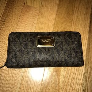 MICHAEL KORS LOGO WALLET